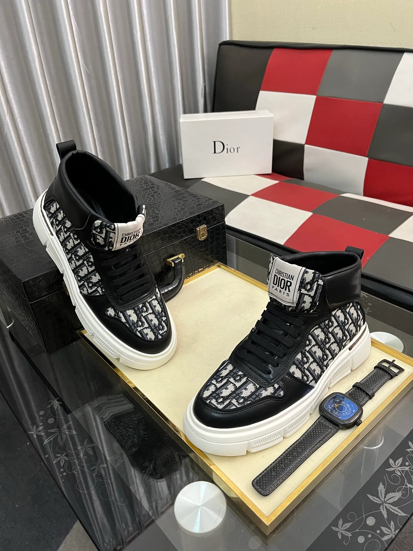 Men's shoes💰420⌚️⌚️[Dior] Dior's new men's genuine leather casual shoes, the highest version on the market, any comparison is welcome🆚! The original leather has excellent texture and is super high-end! Fetal sheep net lining imported from Italy, removable pad! Luxurious materials and fine workmanship, highly recommended! Code number: 38-442️⃣Colors available